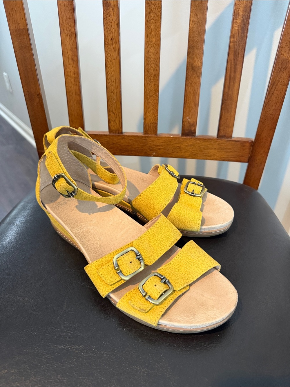 EUC Dansko Sandals